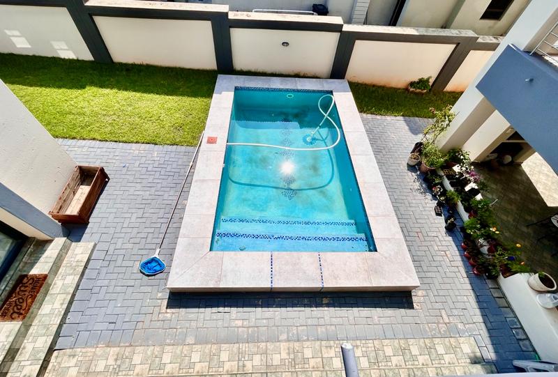 5 Bedroom Property for Sale in Xanadu North West